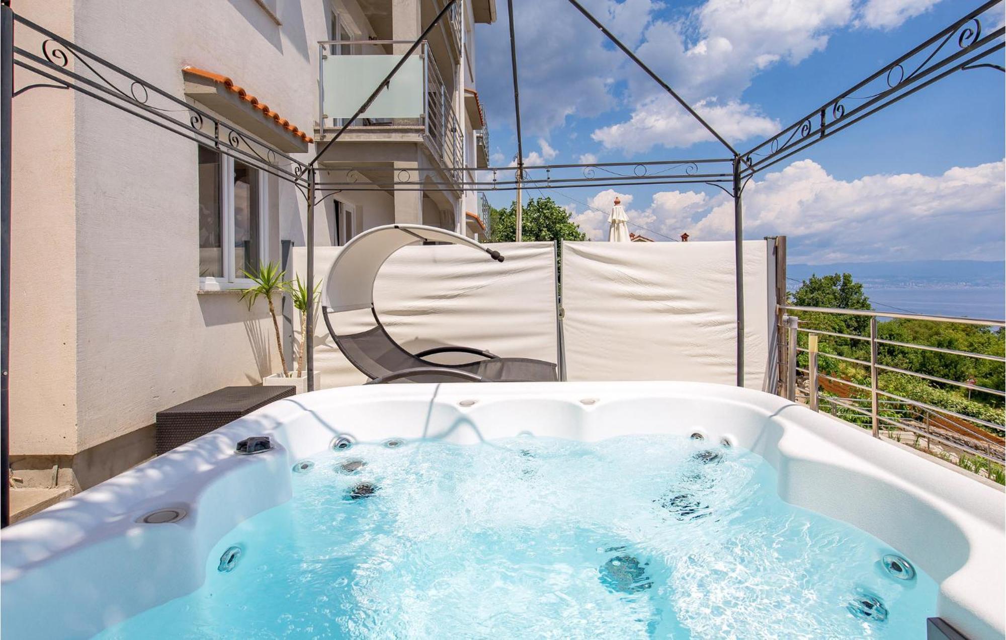 Stunning Apartment In Mošćenička Draga Екстериор снимка