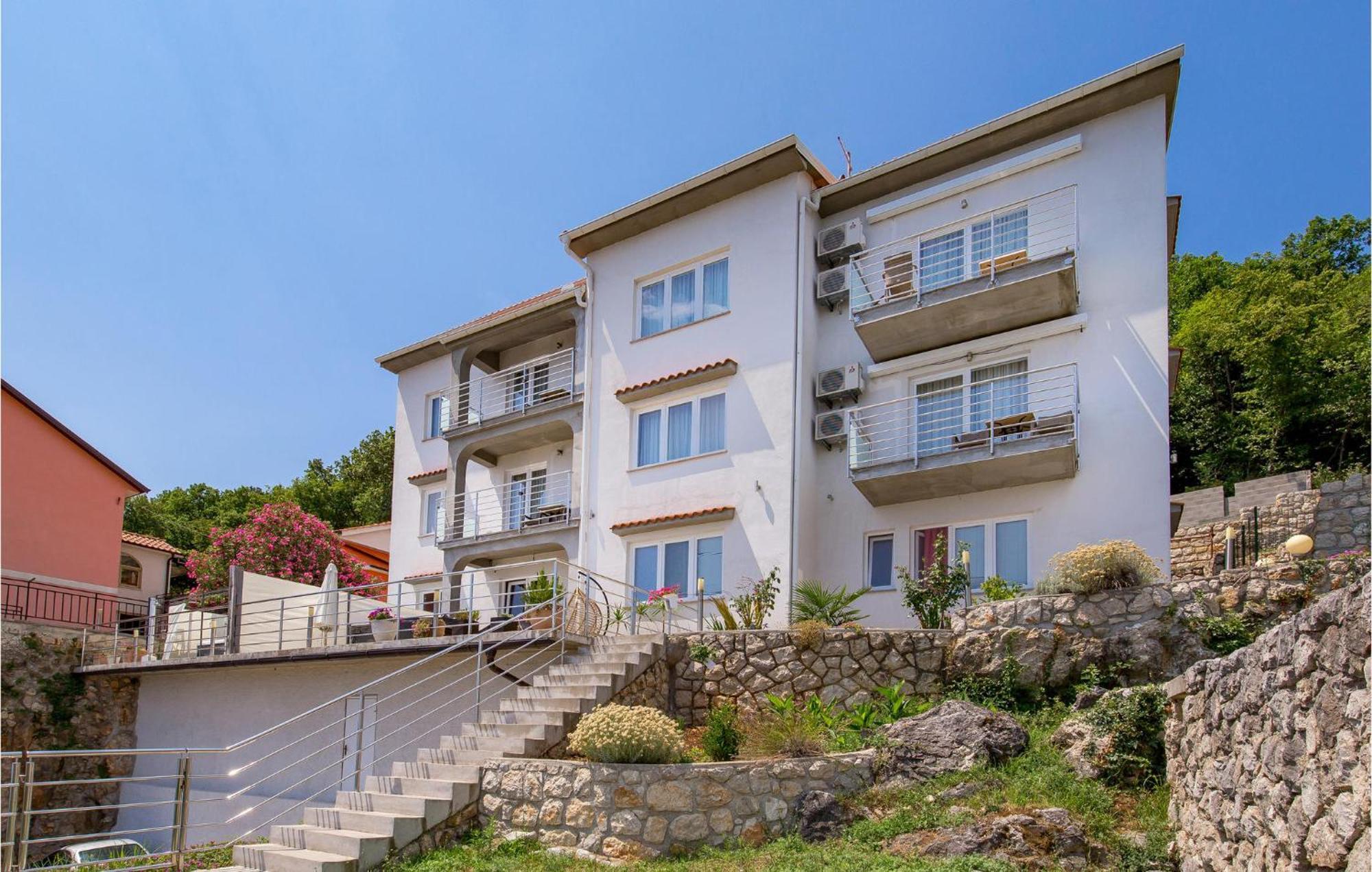 Stunning Apartment In Mošćenička Draga Екстериор снимка