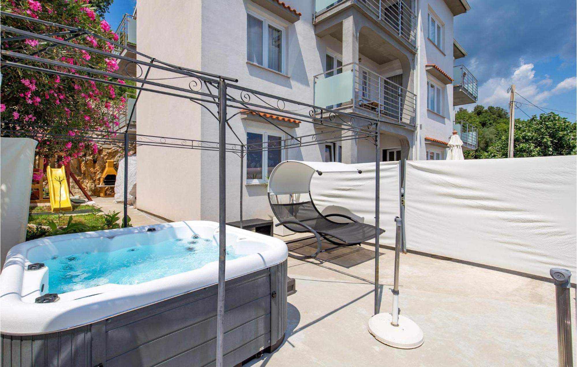 Stunning Apartment In Mošćenička Draga Екстериор снимка