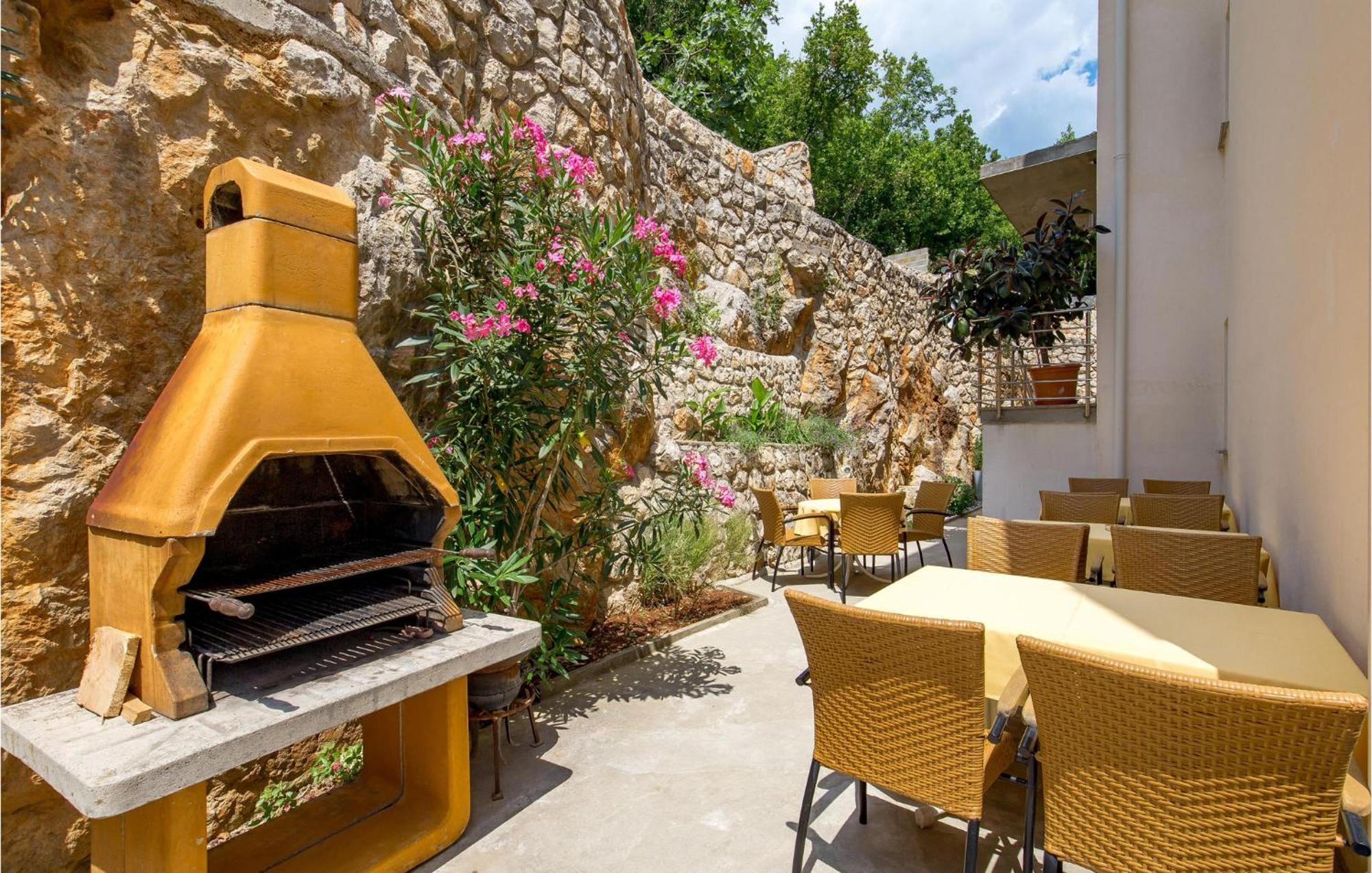 Stunning Apartment In Mošćenička Draga Екстериор снимка