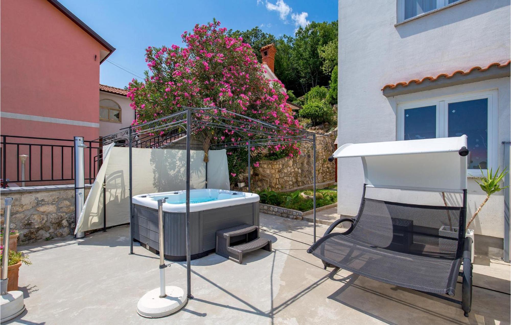 Stunning Apartment In Mošćenička Draga Екстериор снимка