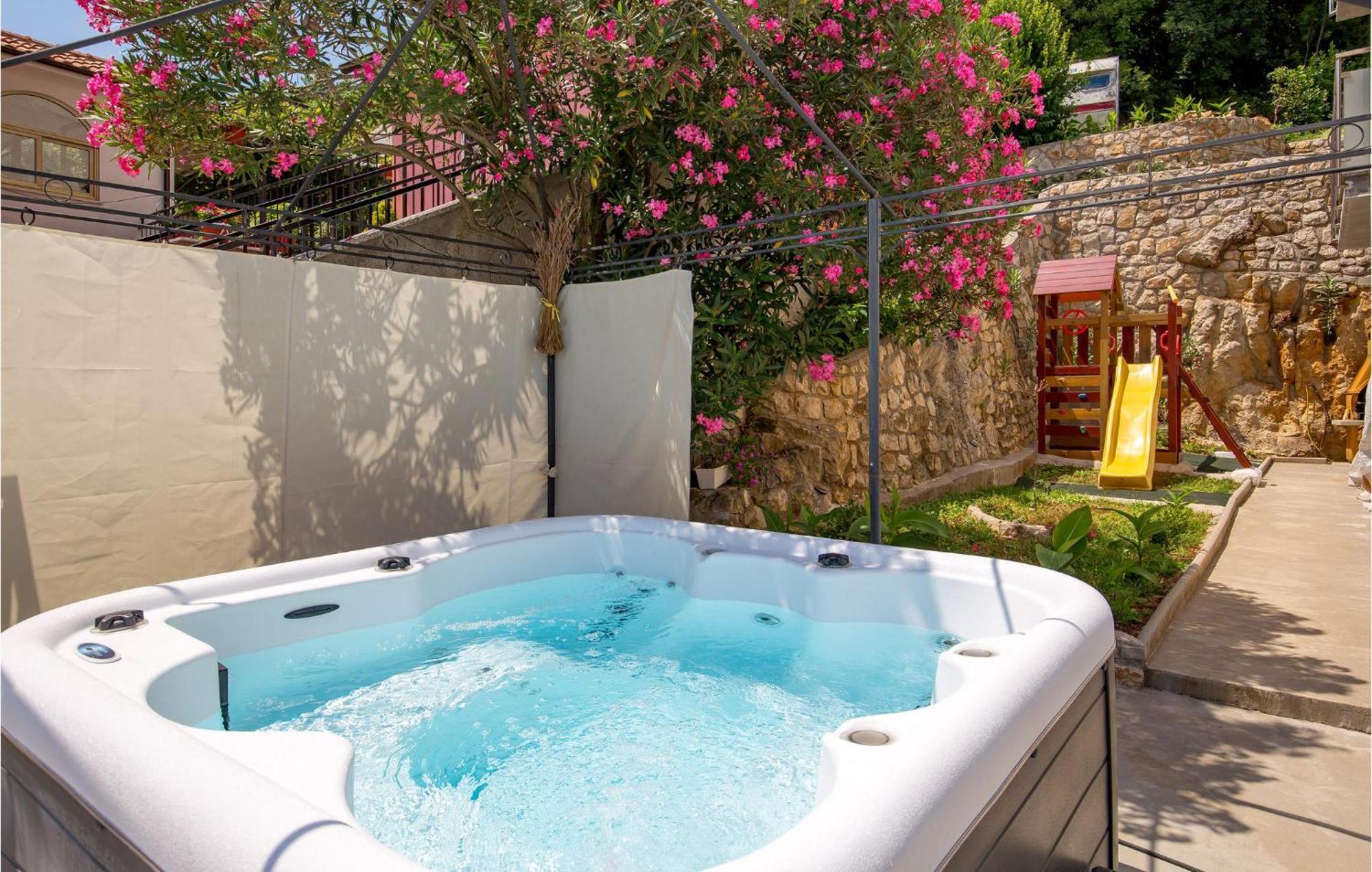 Stunning Apartment In Mošćenička Draga Екстериор снимка