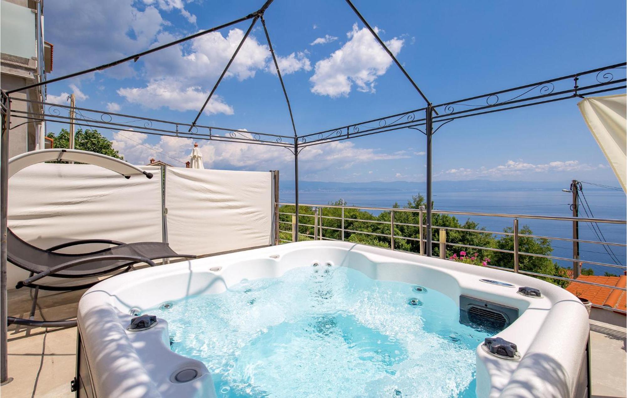 Stunning Apartment In Mošćenička Draga Екстериор снимка
