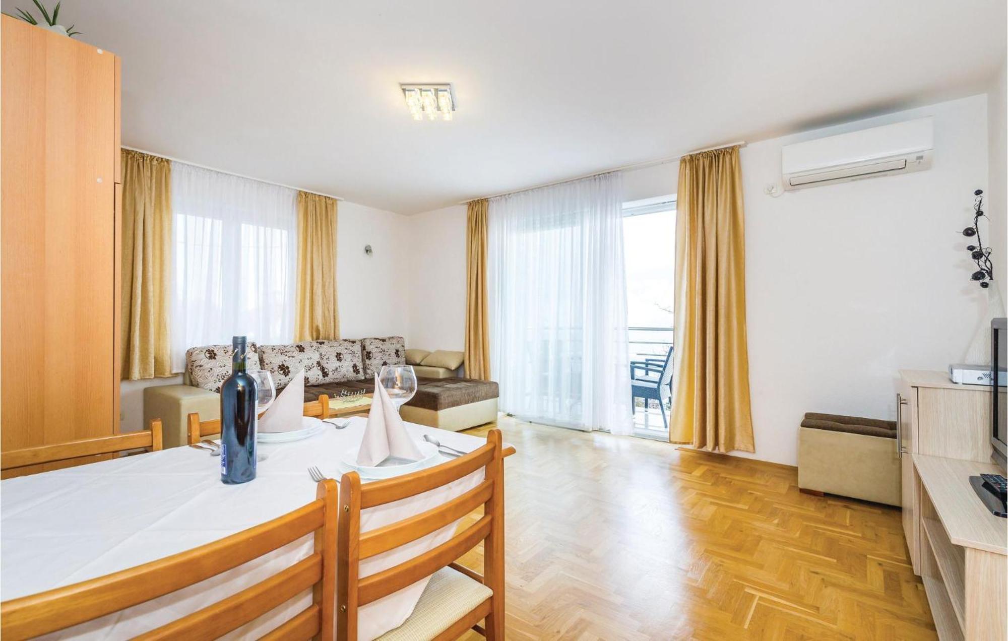Stunning Apartment In Mošćenička Draga Екстериор снимка